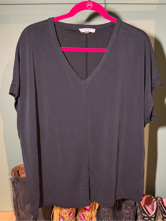 Cable & Gauge Tops - Cable & Gauge Black V-Neck Relaxed Tee